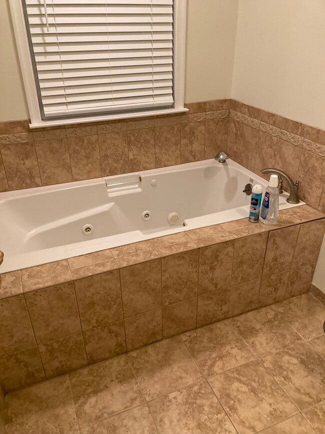 Photo - 18 Schollcrest Ave Unit 2