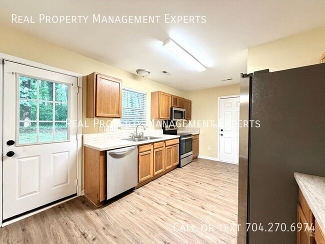 Photo - 4025 Oakwood Rd