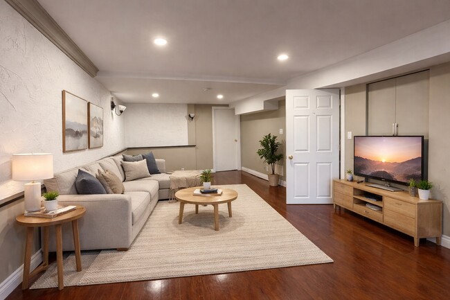 Building Photo - 136 Mooregate Crescent Kitchener Ontario N2M 2G1 Unit 2