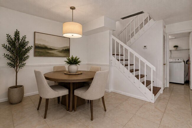 Photo - 6335 Red Pine Ln