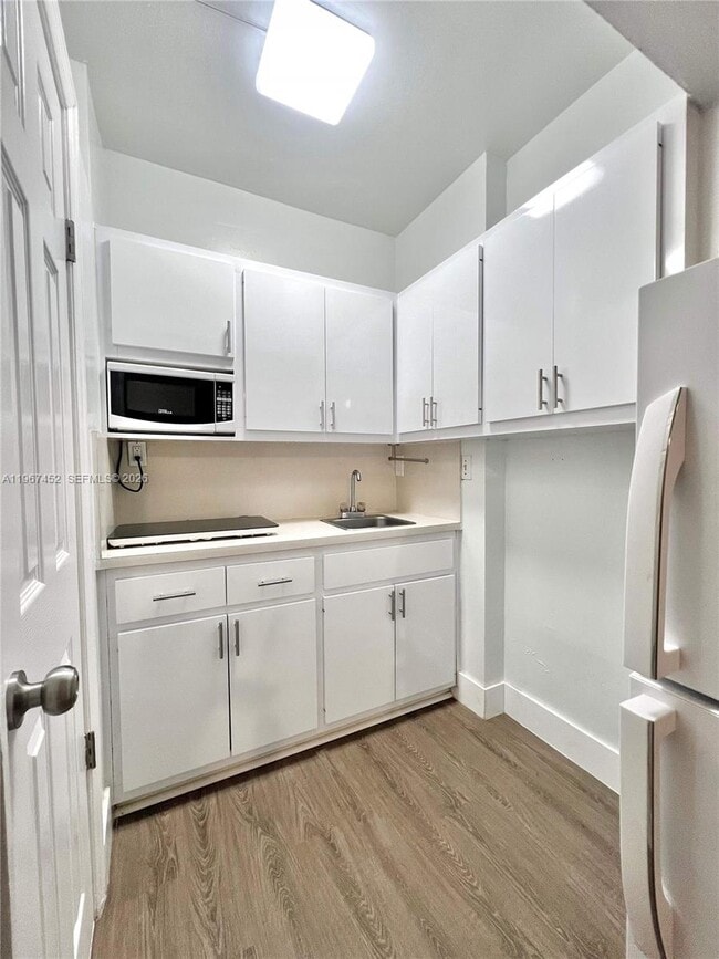 Photo - 611 W 50th Pl Unit 2