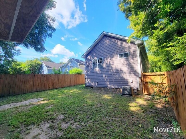 Photo - 817 Ellington St