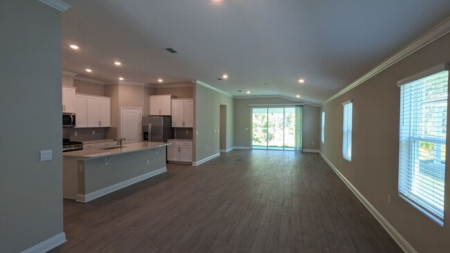 Photo - LIMITED TIME SPECIALS - 1/2 Month Free Ren... House