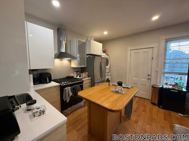 108 Buttonwood St Unidad 2