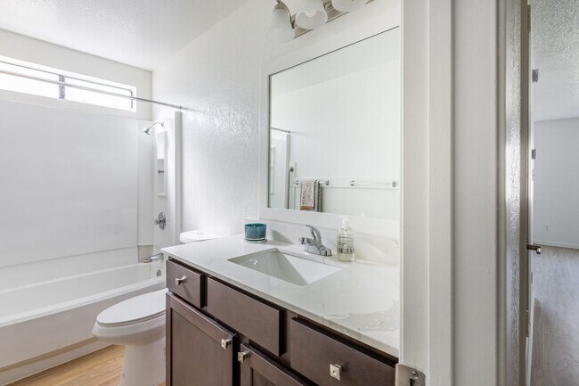 Photo - Manteca Golf and Tennis Villas