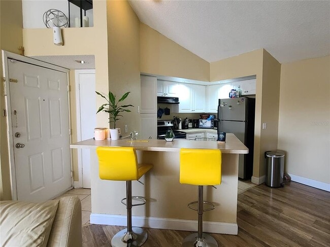 Photo - 4630 Commander Dr Unidad 1038