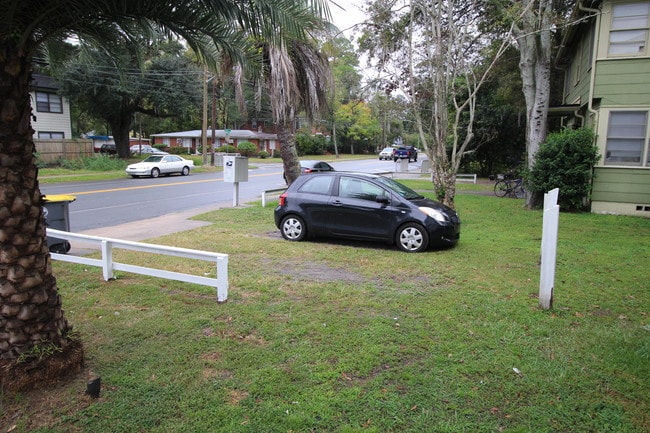 off Street Parking - 3551 Post St Unidad 2