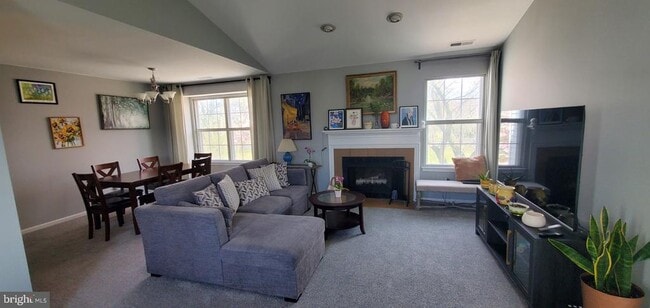 Photo - 665 Rose Hollow Dr