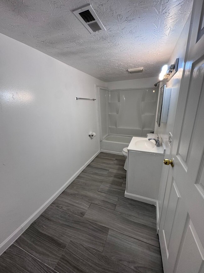 Photo - 1841 King Ave