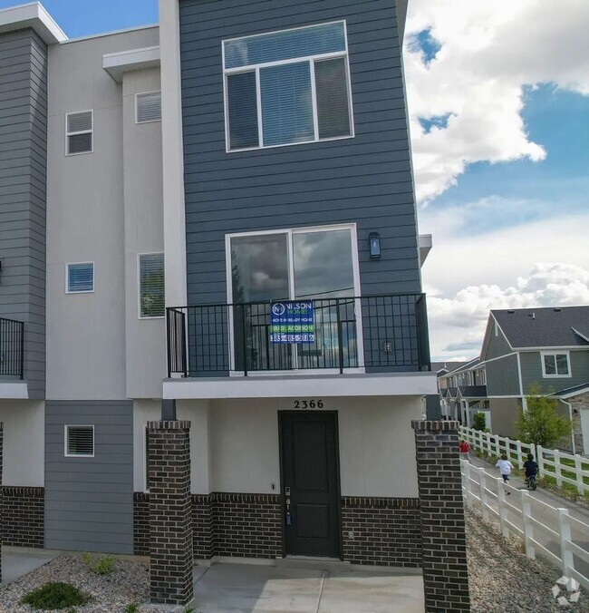 Building Photo - Brand New 3bd/2.5 Townhome in West Haven! ...