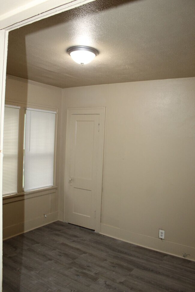 Available Now!!! Rental House Rental in Flint, MI