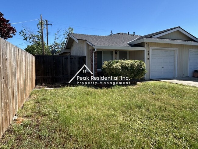 Photo - Orangevale 2bd/1ba Duplex with Garage