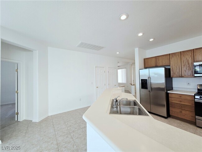 Building Photo - 4814 Regalo Bello St