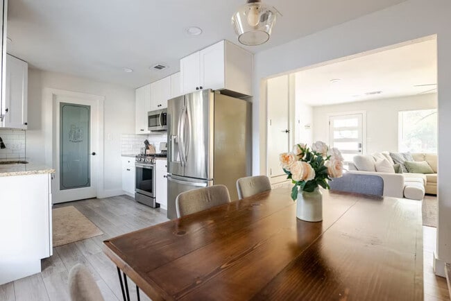 Photo - 601 W 4th St Unidad ID1223260P