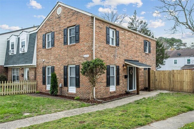 Building Photo - 623 Red Horse Ln
