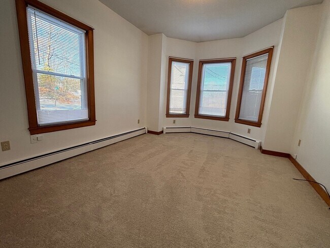 Building Photo - 5 Spruce St Unit 1