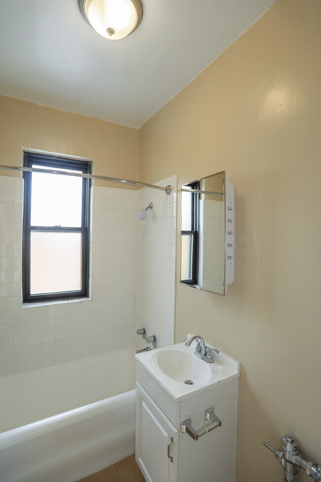 5320 S Cornell Ave Unit 401