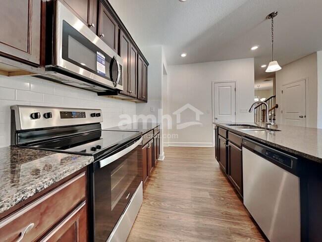 Photo - 450 Sandstone Dr