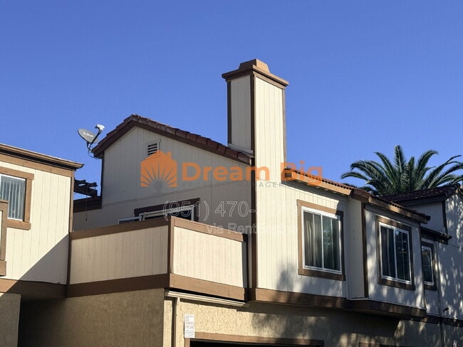 Building Photo - 2027 S Campus Ave Unit G36