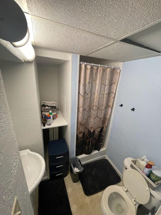 Photo - 1725 W 1st St