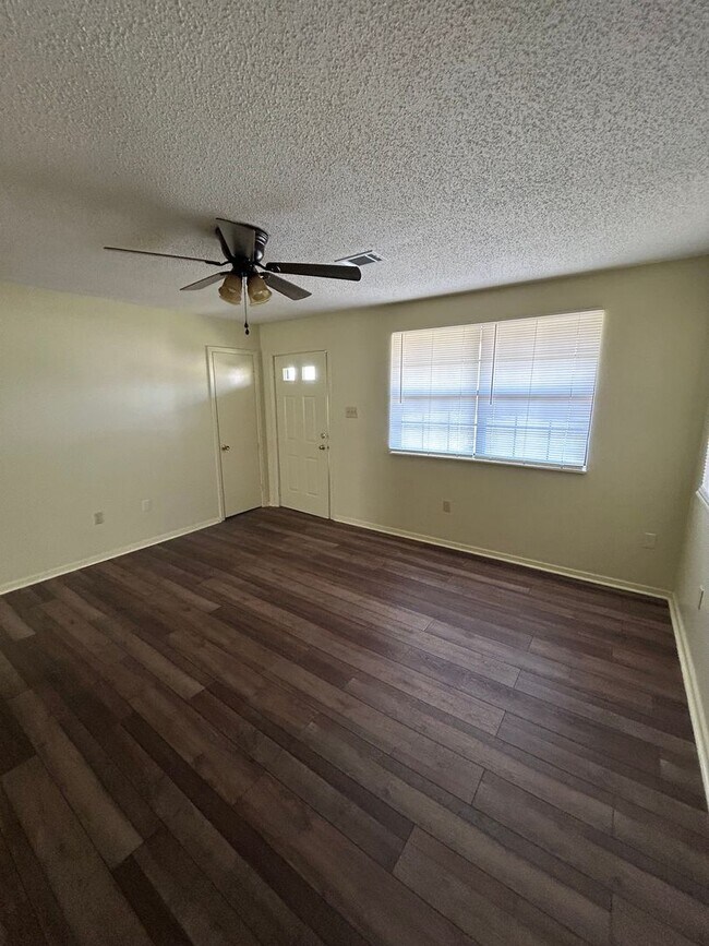 Photo - 106 Gabriel Cir