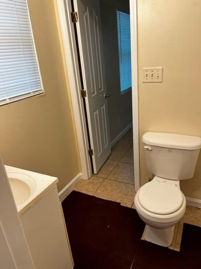 Building Photo - 2bed/1bath house!