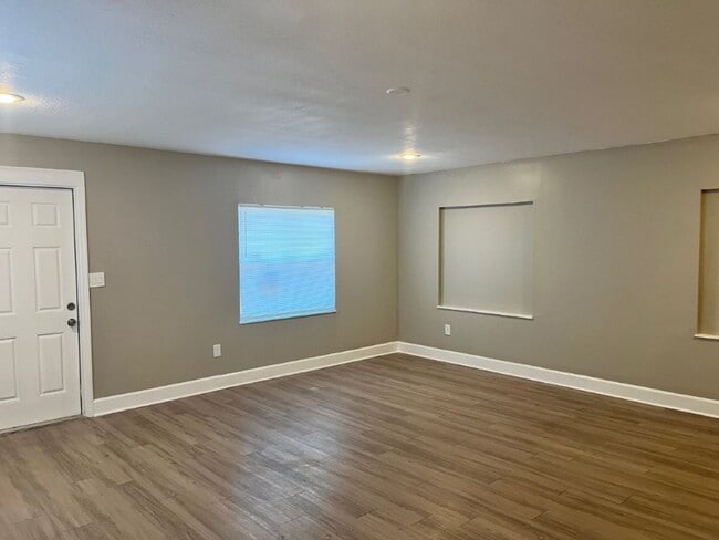 Photo - 1539 Hialeah St