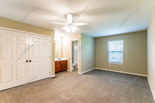 Photo - 1 Bedroom 2 Bath Available NOW