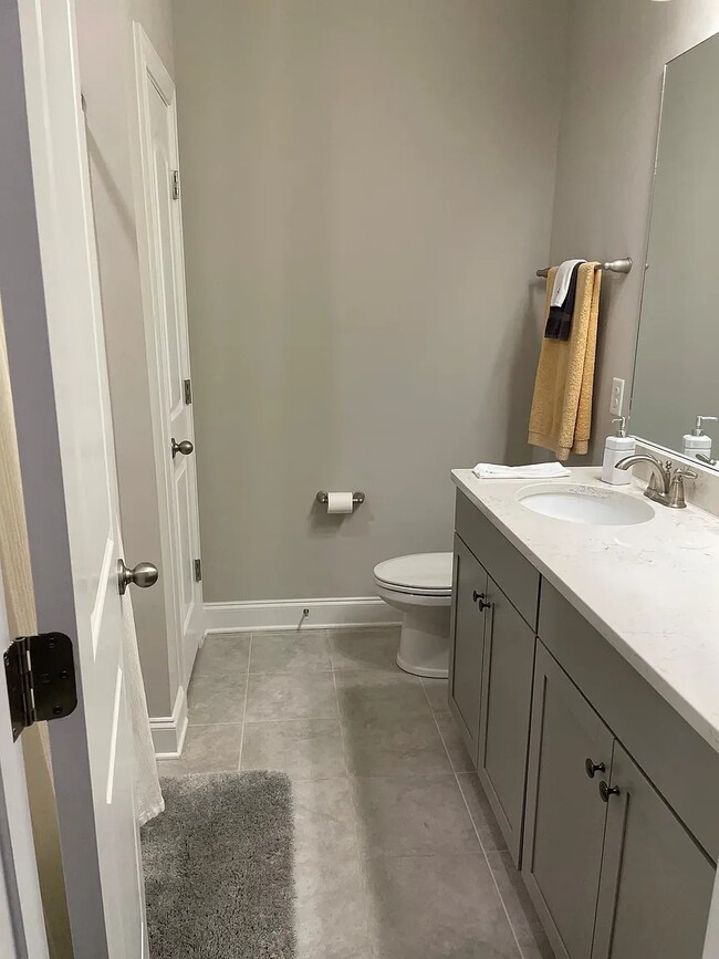 Baño de invitados - 4973 Riverbank Dr