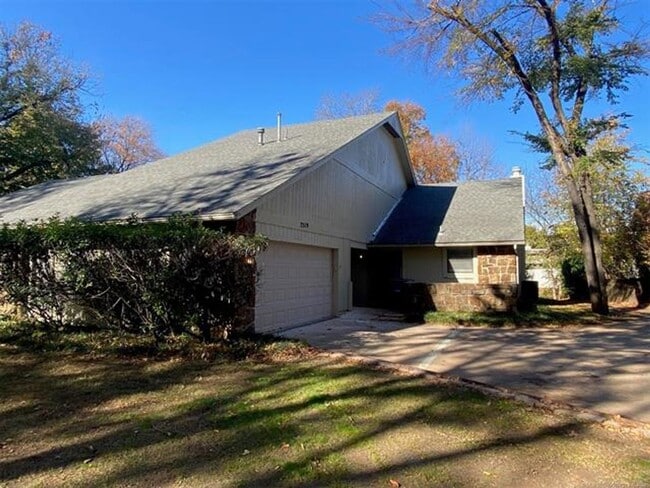 Photo - Jenks Schools! This 3 bedroom, 2 bath duplex is located at back of cul-de-sac