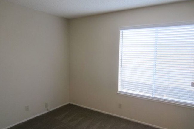 Photo - 200 Sunrise Way