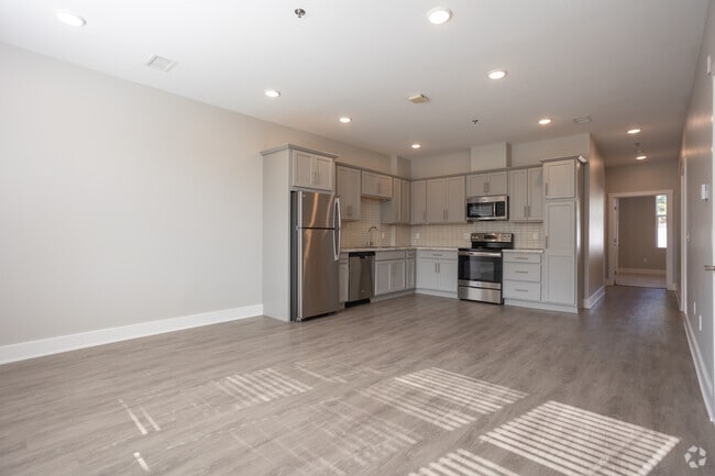 2BR, 2BA - 973SF - Kitchen