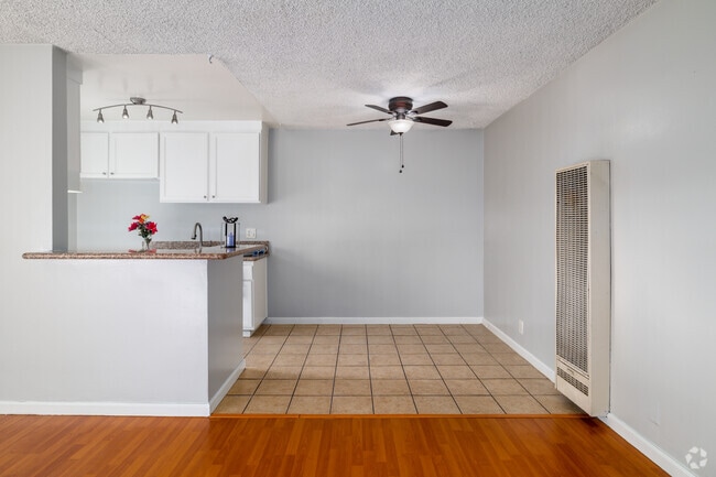 1BR, 1BA - 708SF - Dining Room