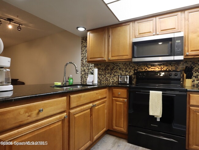 Photo - 3147 Sir Hamilton Cir Unit 10