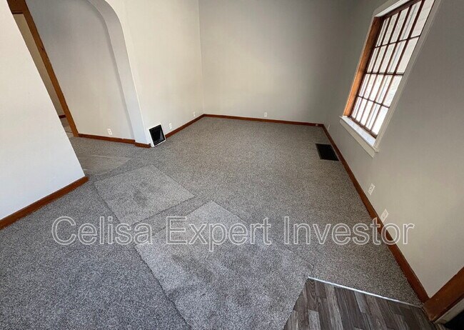 Photo - 2025 Pauline St