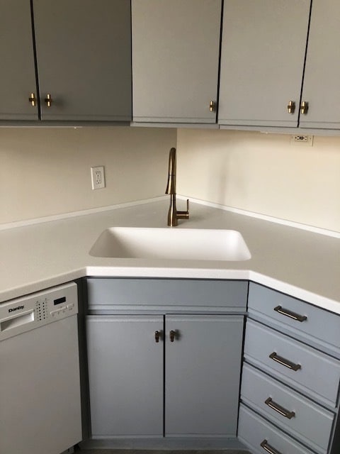 Kitchen with dishwasher - 212 N Oak Park Ave Unit 1DD
