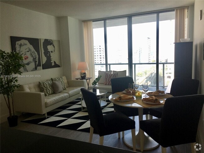 Building Photo - 79 SW 12th St Unit 2211-S Rental