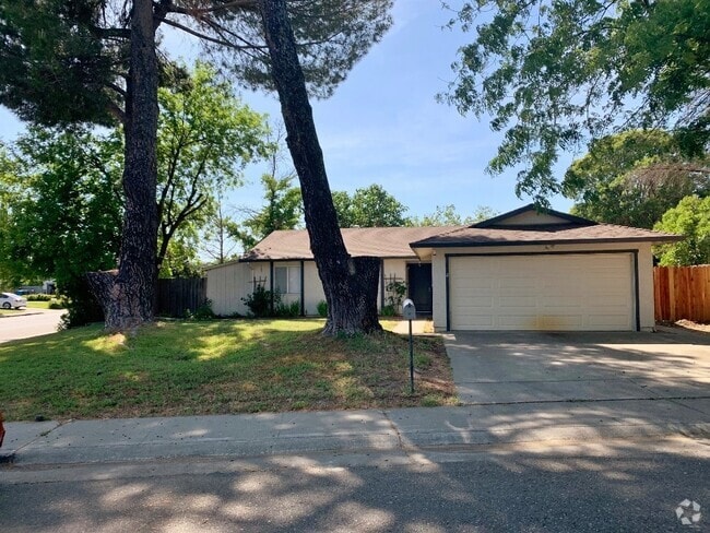 Building Photo - 3 Bedroom One Story Corner Lot Dixon *STAR... Rental