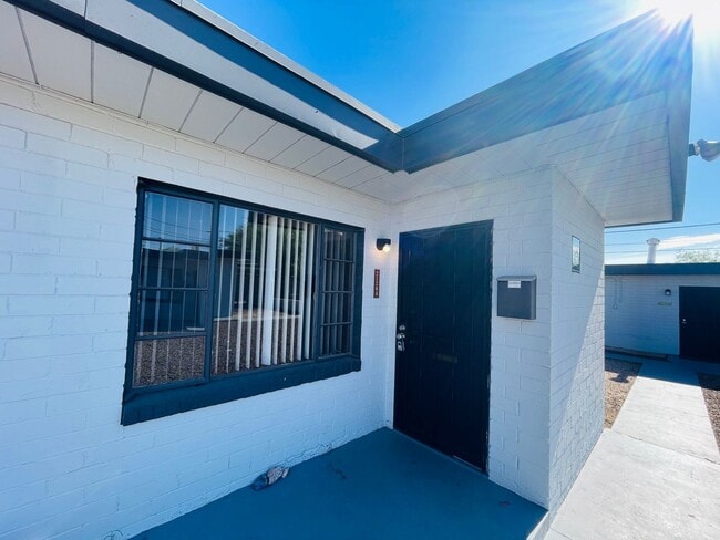 Photo - Two Bedroom w/ A/C, Yard and Carport - 500... Unit Forg2120A