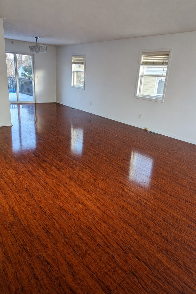 Photo - 6645 Queens Park Ave