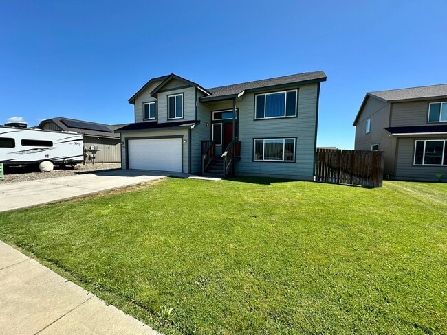 Building Photo - Large 5 Bedroom Home - North of CWU