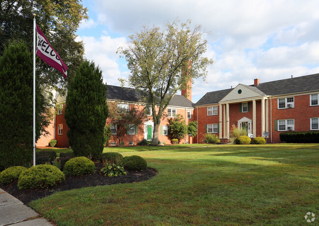 Building Photo - The Woods of Fairlawn Rental