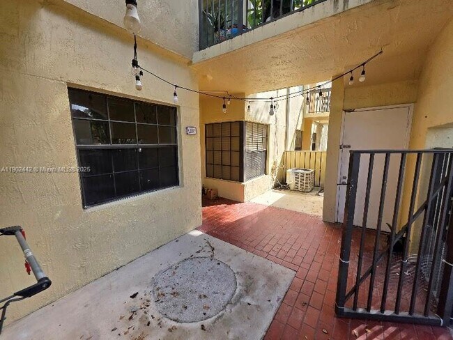 Building Photo - 8824 SW 130th Ct Unit 105