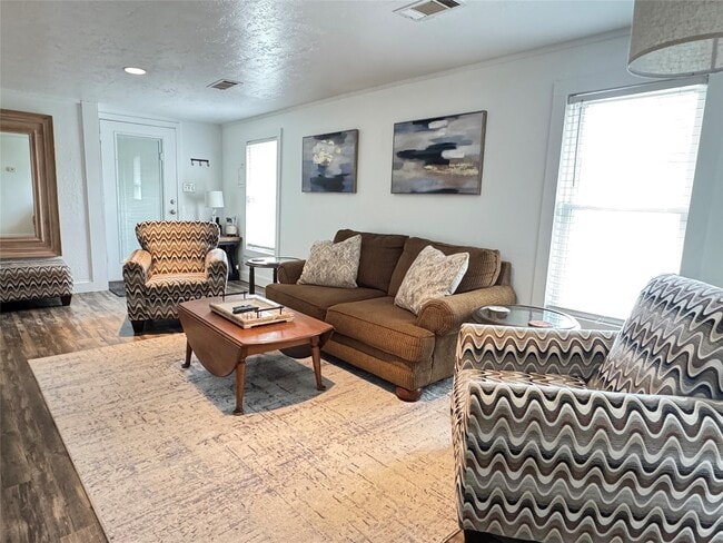 Photo - 879 Christmas Rd