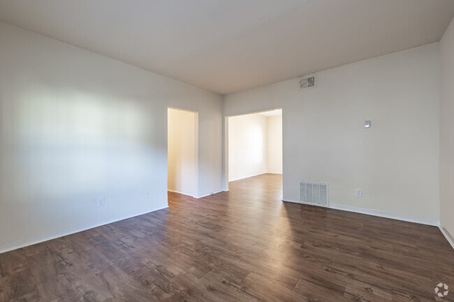 1BR, 1BA - 900SF