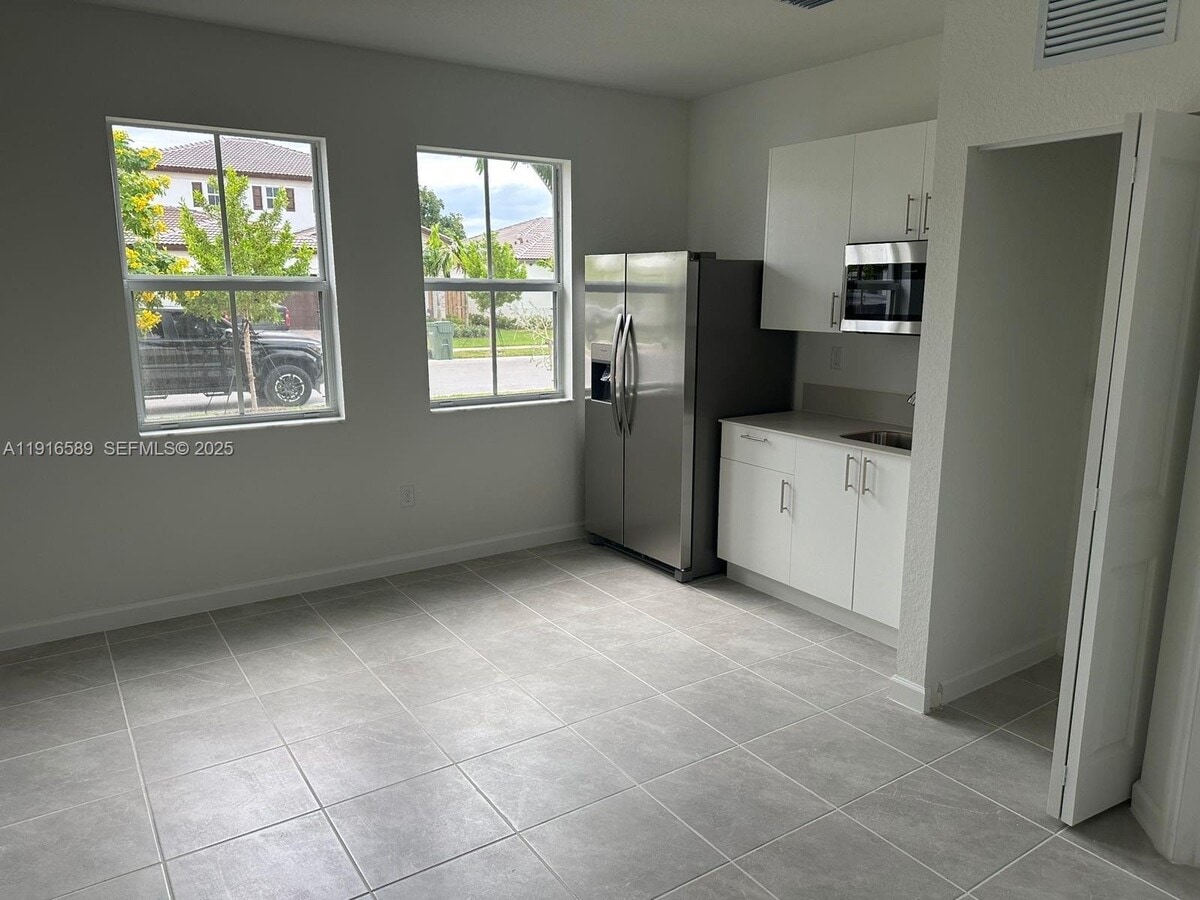 Photo - 2371 SE 23rd Ave Unidad 1