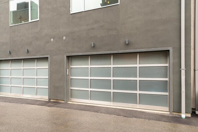 Photo - 793 N 6th St
