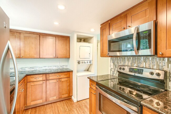 NEW PRICE!!! Modern, Remodeled 2BR/1BA wi... - NEW PRICE!!! Modern, Remodeled  2BR/1BA wi... Condo