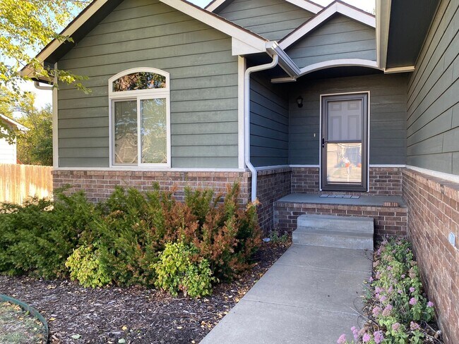Beautiful 4 Bedroom Home in Derby with Bra... - Beautiful 4 Bedroom Home in Derby with Bra...