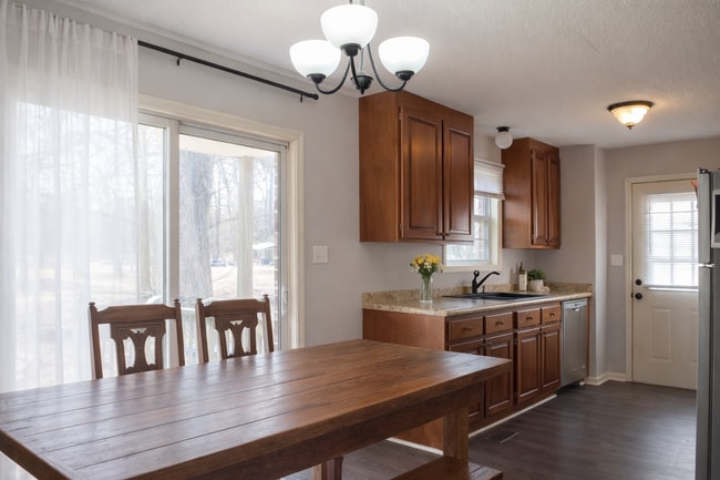 Photo - 1080 Maple Cir